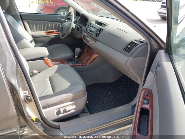 2005 Toyota Camry Le V6/xle V6 მანქანა იყიდება აუქციონზე, vin: 4T1BF30KX5U612812, აუქციონის ნომერი: 12642141
