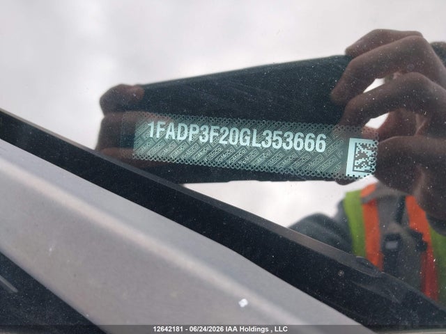 1FADP3F20GL353666 Ford FOCUS SE