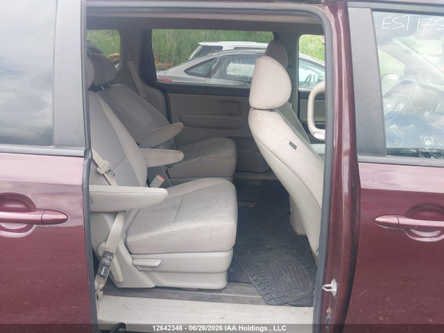 12642346 :رقم المزاد ، KNDMA5C17H6300577 vin ، 2017 Kia Sedona L مزاد بيع