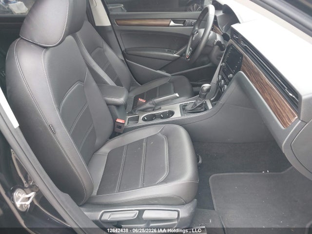 1VWBA7A31NC007470 Volkswagen Passat 2.0t Limited Edition