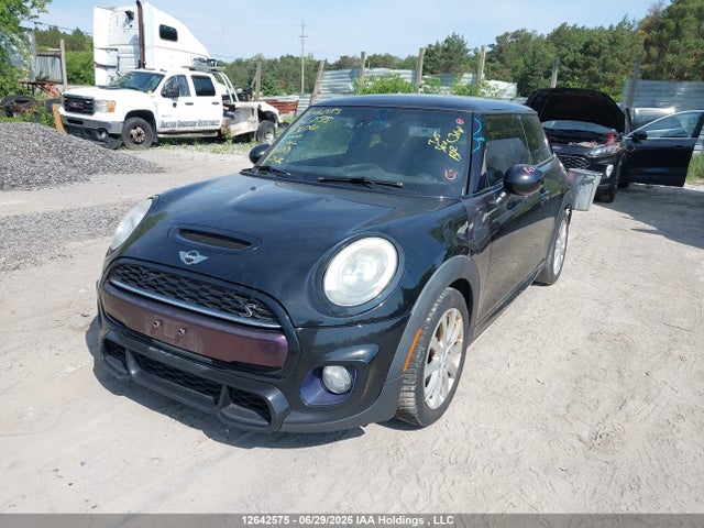 Mini 3 Door Cooper S 2015 WMWXP7C5XF2A36060 Image 2