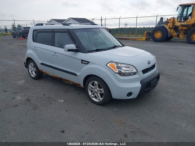 12642626 :رقم المزاد ، KNDJT2A2XB7199267 vin ، 2011 Kia Soul +/!/sport مزاد بيع