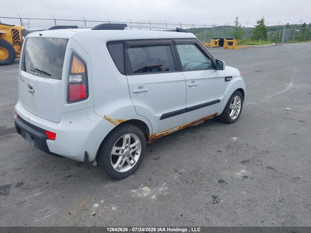 12642626 :رقم المزاد ، KNDJT2A2XB7199267 vin ، 2011 Kia Soul +/!/sport مزاد بيع