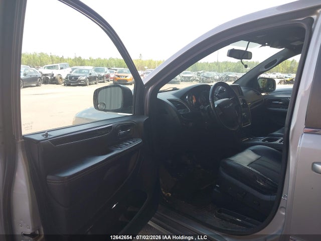 12642654 :رقم المزاد ، 2C4RC1HG6ER361008 vin ، 2014 Chrysler Town & Country S مزاد بيع