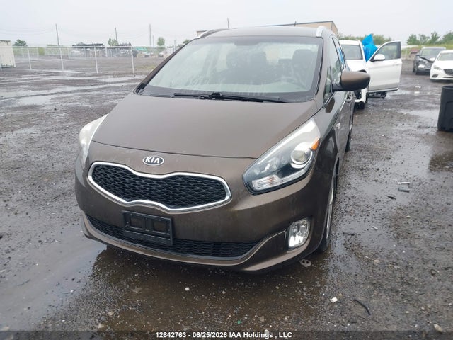 KIA Rondo Lx 2014 KNAHT8A32E7045986 Image 2