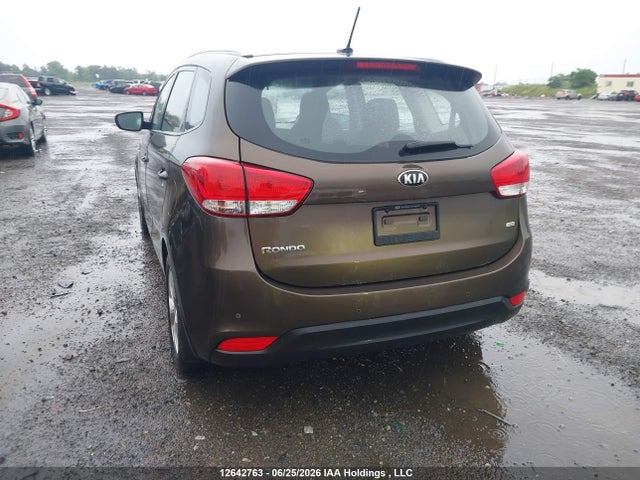 KIA Rondo Lx 2014 KNAHT8A32E7045986 Image 3