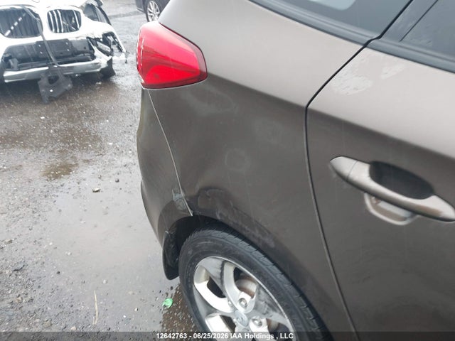 KIA Rondo Lx 2014 KNAHT8A32E7045986 Image 6