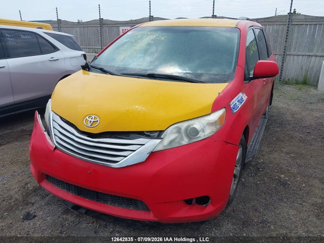 Продажа на аукционе авто 2015 Toyota Sienna Le V6, vin: 5TDKK3DC8FS574151, номер лота: 12642835