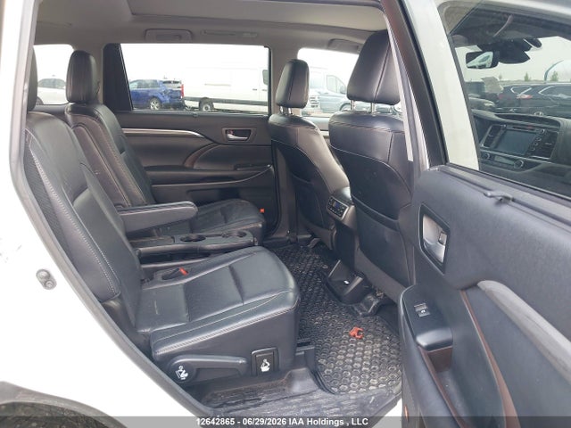 Toyota Highlander Limited 2017 5TDDZRFH7HS400851 Image 8