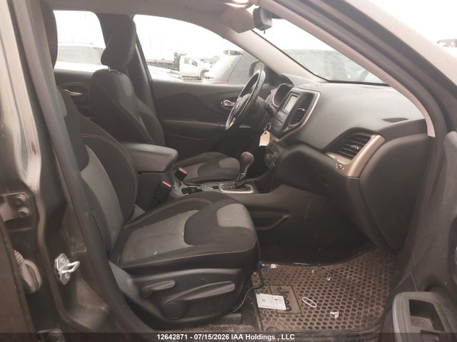 1C4PJLAB8FW738177 Jeep Cherokee Sport