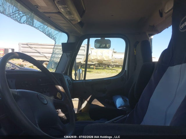 Freightliner M2 106 2022 1FVACXFE7NHMR4135 Image 8