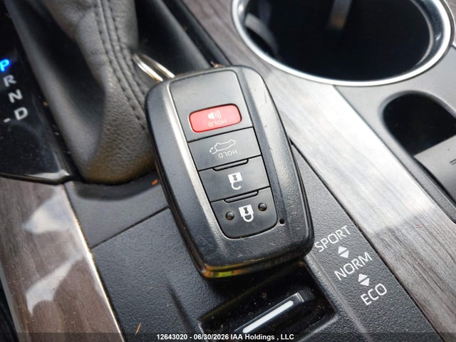 2022 Toyota Highlander Hybrid Hybrid მანქანა იყიდება აუქციონზე, vin: 5TDXBRCH5NS073139, აუქციონის ნომერი: 12643020