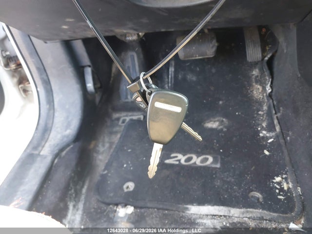 Продажа на аукционе авто 2013 Chrysler 200 Lx, vin: 1C3CCBAB2DN525770, номер лота: 12643028