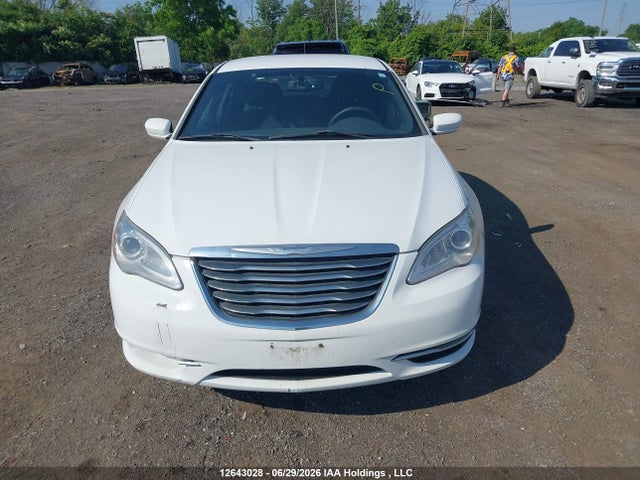 Продажа на аукционе авто 2013 Chrysler 200 Lx, vin: 1C3CCBAB2DN525770, номер лота: 12643028