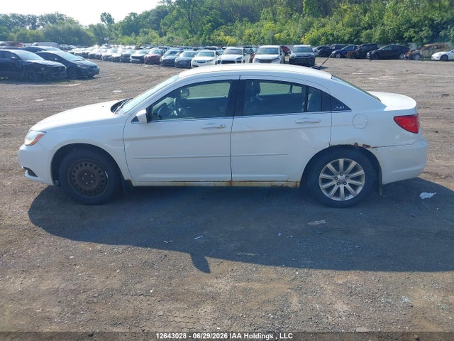 Продажа на аукционе авто 2013 Chrysler 200 Lx, vin: 1C3CCBAB2DN525770, номер лота: 12643028