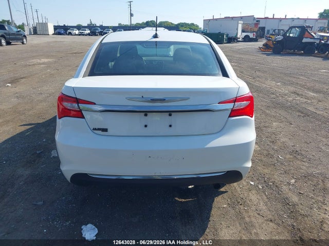 Продажа на аукционе авто 2013 Chrysler 200 Lx, vin: 1C3CCBAB2DN525770, номер лота: 12643028
