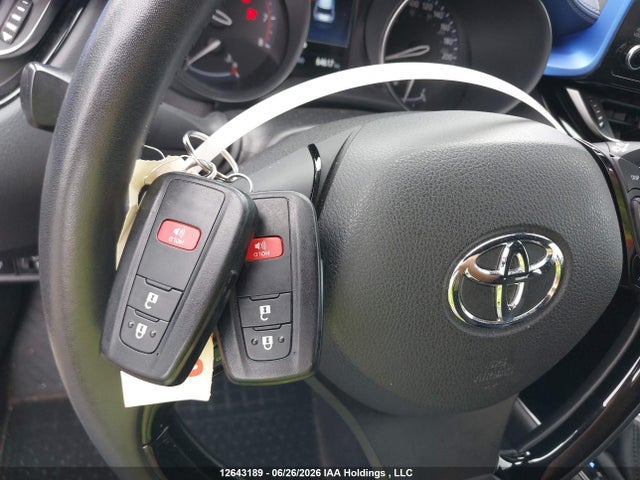 2021 Toyota C-hr Xle/le/night Shade/limited მანქანა იყიდება აუქციონზე, vin: JTNKHMBX7M1115323, აუქციონის ნომერი: 12643189