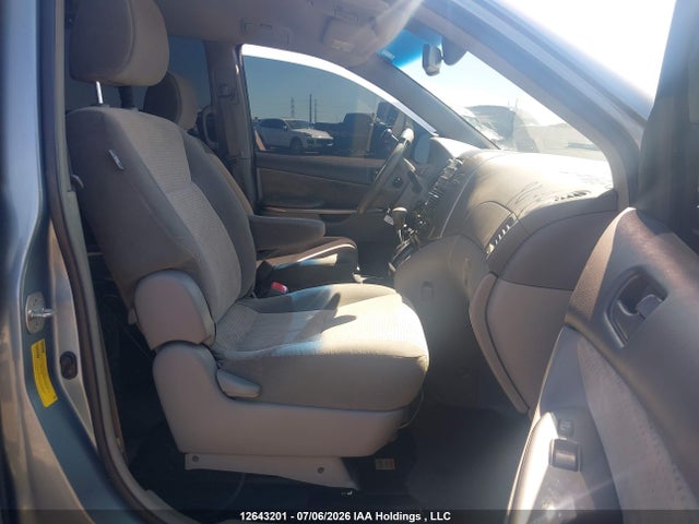 12643201 :رقم المزاد ، 5TDKK4CC7AS338591 vin ، 2010 Toyota Sienna Le 8 Passenger مزاد بيع