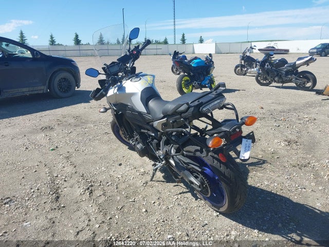 Yamaha FJ09 2016 JYARN37N6GA000743 Image 3