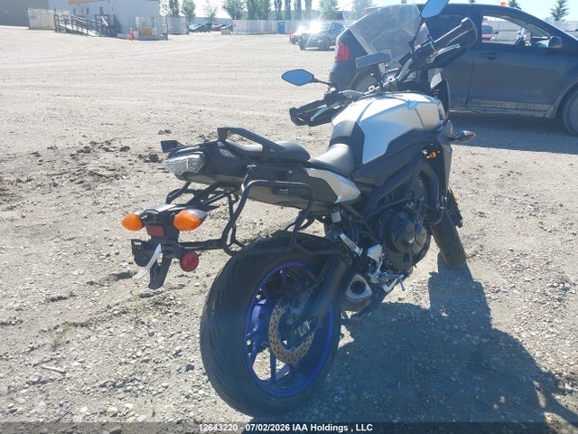 Yamaha FJ09 2016 JYARN37N6GA000743 Image 4