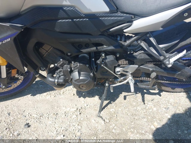 Yamaha FJ09 2016 JYARN37N6GA000743 Image 9