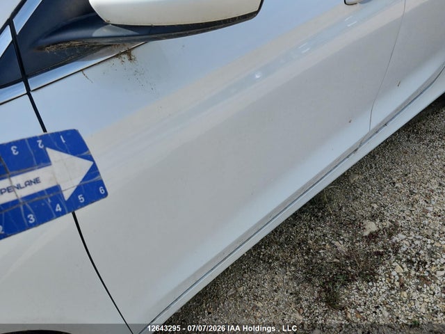 Chrysler 200 Limited 2015 1C3CCCAG0FN510866 Image 9