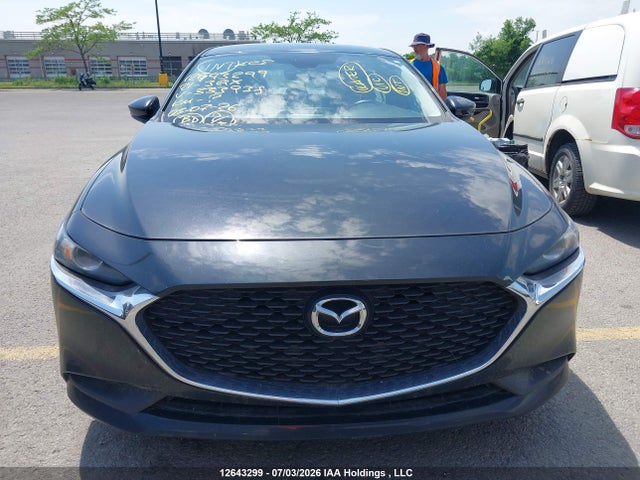 Продажа на аукционе авто 2021 Mazda Mazda3 Gx, vin: JM1BPAB78M1333938, номер лота: 12643299