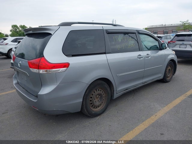 Продаж на аукціоні авто 2012 Toyota Sienna, vin: 5TDKK3DC5CS223094, номер лоту: 12643342