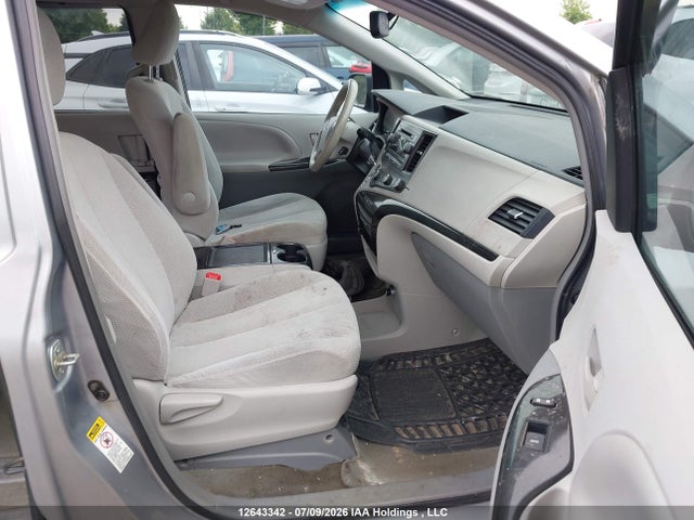 Продаж на аукціоні авто 2012 Toyota Sienna, vin: 5TDKK3DC5CS223094, номер лоту: 12643342