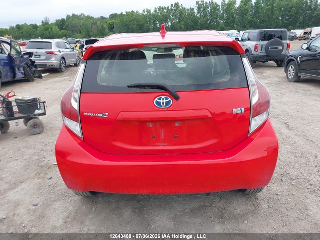 Toyota PRIUS C 2015 JTDKDTB33F1099194 Image 16