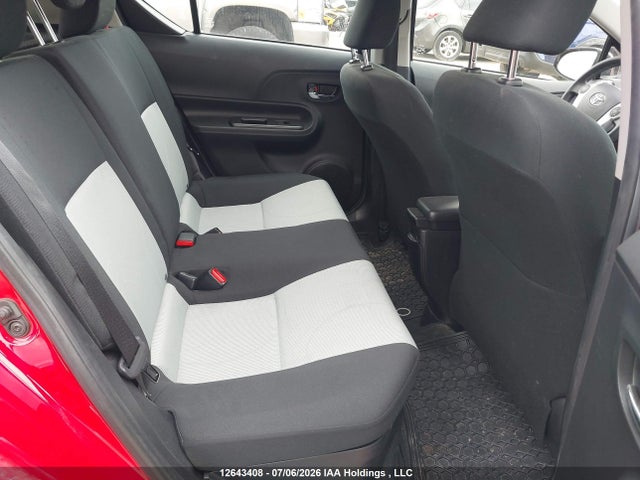 Toyota PRIUS C 2015 JTDKDTB33F1099194 Image 8