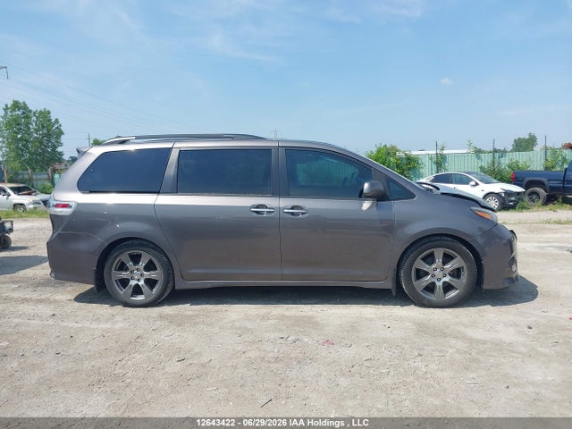 5TDXZ3DC2HS802827 Toyota Sienna Se 8 Passenger