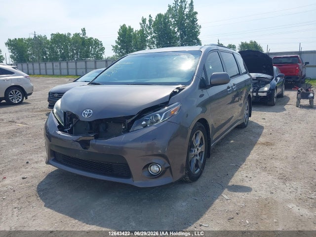 2017 Toyota Sienna Se 8 Passenger მანქანა იყიდება აუქციონზე, vin: 5TDXZ3DC2HS802827, აუქციონის ნომერი: 12643422