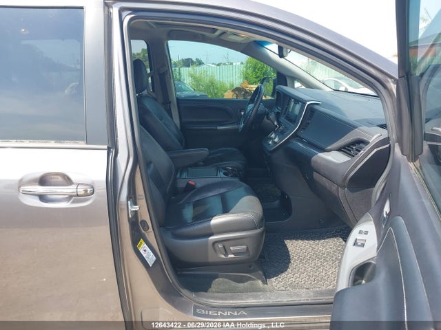 5TDXZ3DC2HS802827 Toyota Sienna Se 8 Passenger