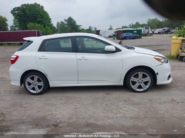 12643543 :رقم المزاد ، 2T1KU4EE8BC698570 vin ، 2011 Toyota Matrix Wagon مزاد بيع