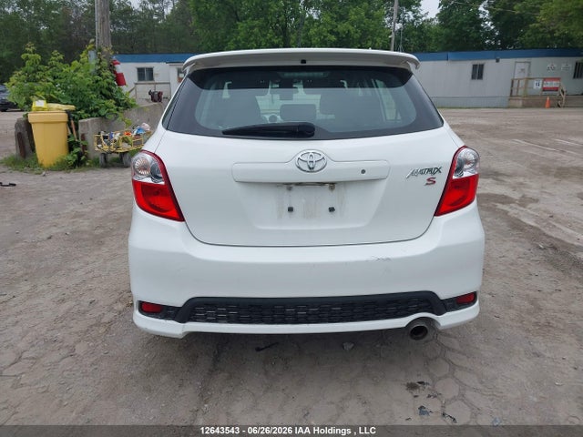 12643543 :رقم المزاد ، 2T1KU4EE8BC698570 vin ، 2011 Toyota Matrix Wagon مزاد بيع