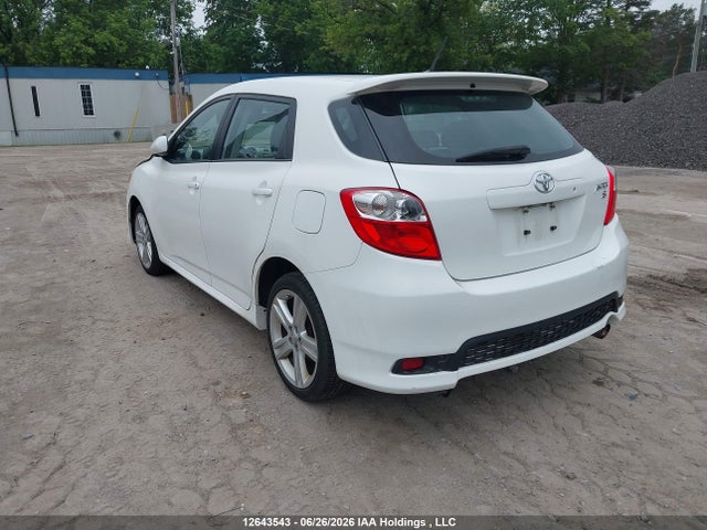 12643543 :رقم المزاد ، 2T1KU4EE8BC698570 vin ، 2011 Toyota Matrix Wagon مزاد بيع