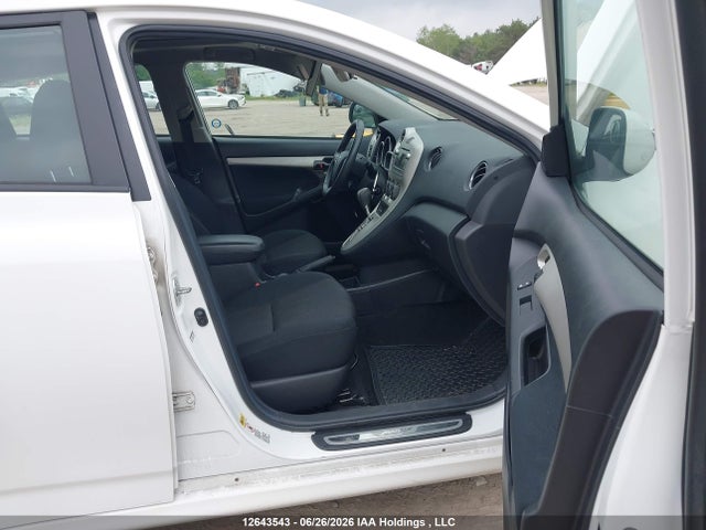 12643543 :رقم المزاد ، 2T1KU4EE8BC698570 vin ، 2011 Toyota Matrix Wagon مزاد بيع