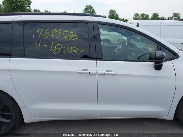Chrysler Pacifica Limited 2025 2C4RC1GG1SR582187 Image 12