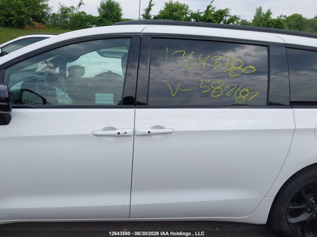 Chrysler Pacifica Limited 2025 2C4RC1GG1SR582187 Image 13