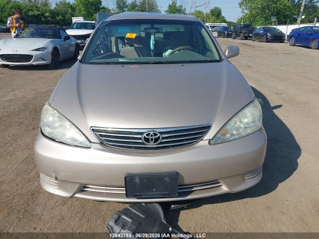 2005 Toyota Camry მანქანა იყიდება აუქციონზე, vin: 4T1BE32K55U942082, აუქციონის ნომერი: 12643753