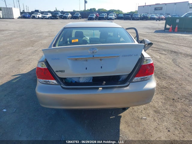 2005 Toyota Camry მანქანა იყიდება აუქციონზე, vin: 4T1BE32K55U942082, აუქციონის ნომერი: 12643753