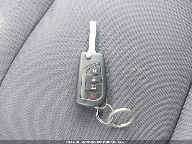 12643780 :رقم المزاد ، 5YFBPMBE7MP239156 vin ، 2021 Toyota Corolla Le مزاد بيع