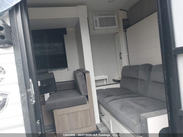 12643908 :رقم المزاد ، 1UJBC0AK0S1YF0672 vin ، 2025 Jayco Jayco مزاد بيع
