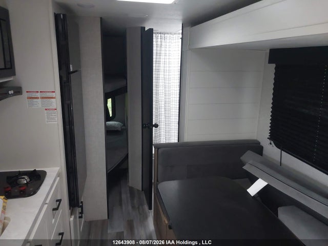 12643908 :رقم المزاد ، 1UJBC0AK0S1YF0672 vin ، 2025 Jayco Jayco مزاد بيع
