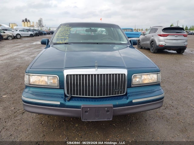 Продажа на аукционе авто 1997 Lincoln Town Car Signature, vin: 1LNLM82W0VY642286, номер лота: 12643944