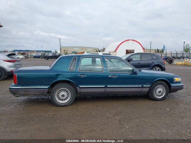 Продажа на аукционе авто 1997 Lincoln Town Car Signature, vin: 1LNLM82W0VY642286, номер лота: 12643944
