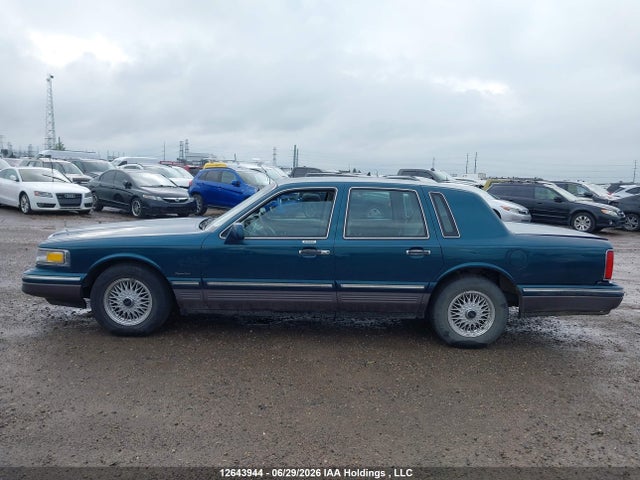 Продажа на аукционе авто 1997 Lincoln Town Car Signature, vin: 1LNLM82W0VY642286, номер лота: 12643944
