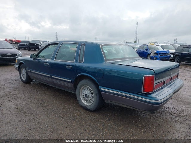 Продажа на аукционе авто 1997 Lincoln Town Car Signature, vin: 1LNLM82W0VY642286, номер лота: 12643944