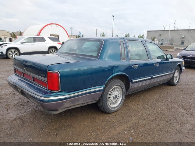 Продажа на аукционе авто 1997 Lincoln Town Car Signature, vin: 1LNLM82W0VY642286, номер лота: 12643944